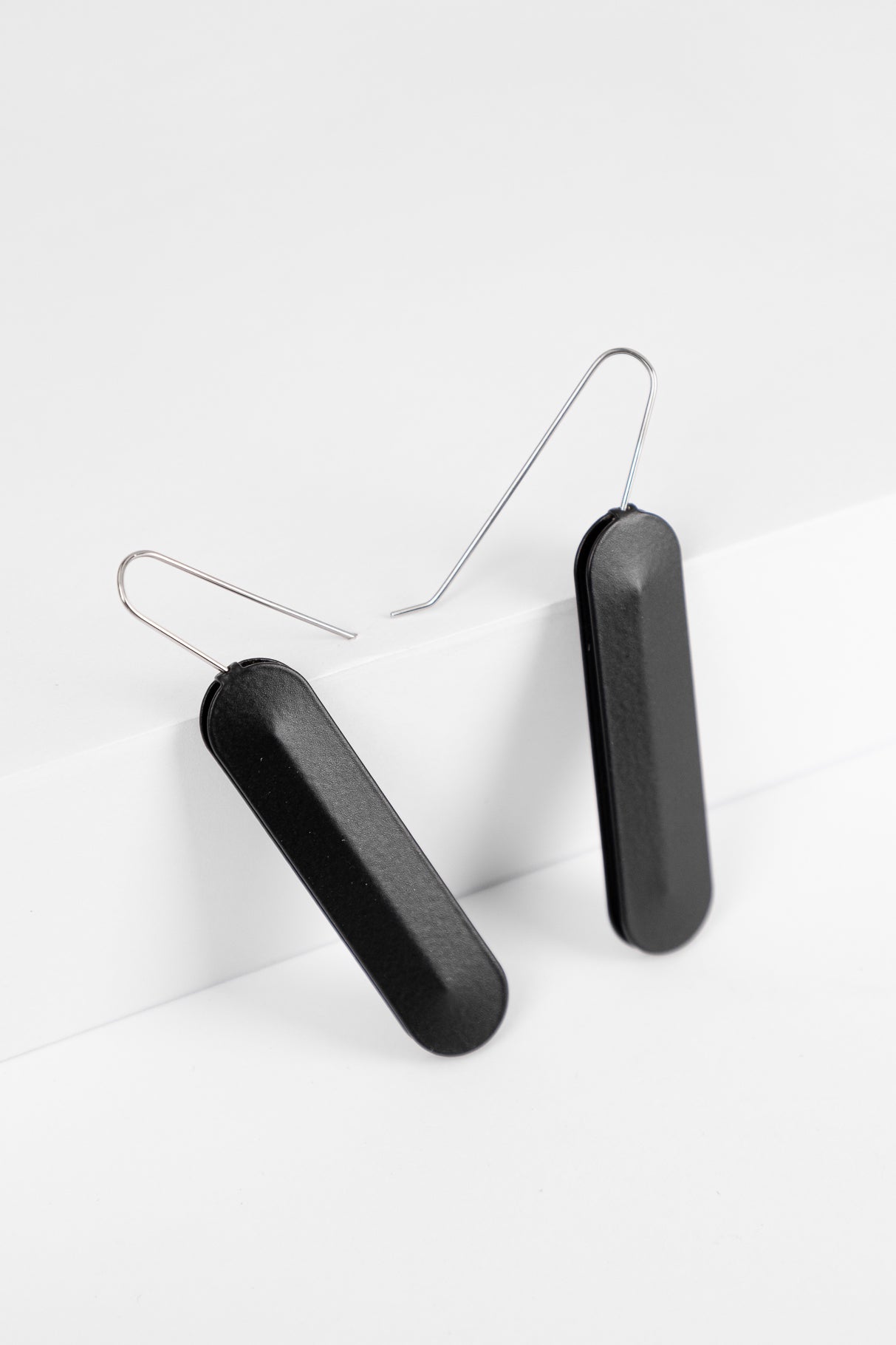 Oval Earrings - Large | Black